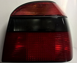 VW Golf III 09/91-> Фонарь задний красно/черно/красный, правый